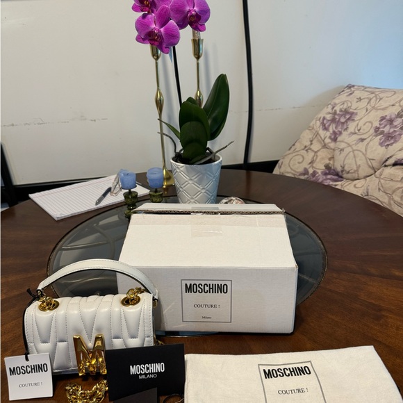 White  Moschino calfskin mini bag finished with refined matelasse quilting NWT - Picture 9 of 9